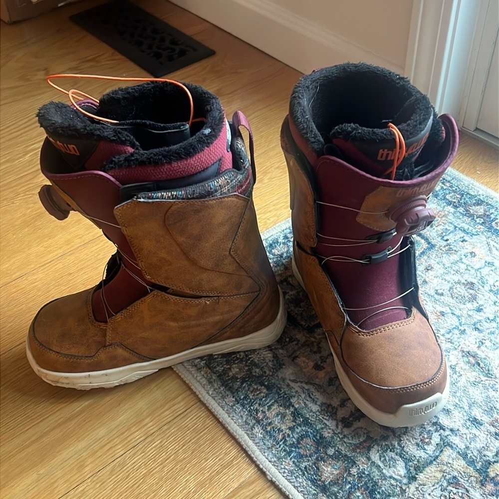 Thirty two size 8 snowboard boots